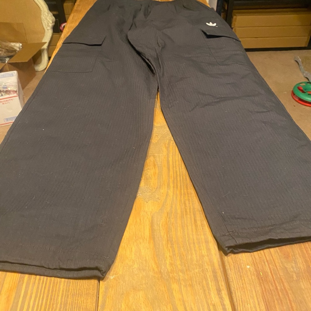 Men's black ESS C active wear Pants